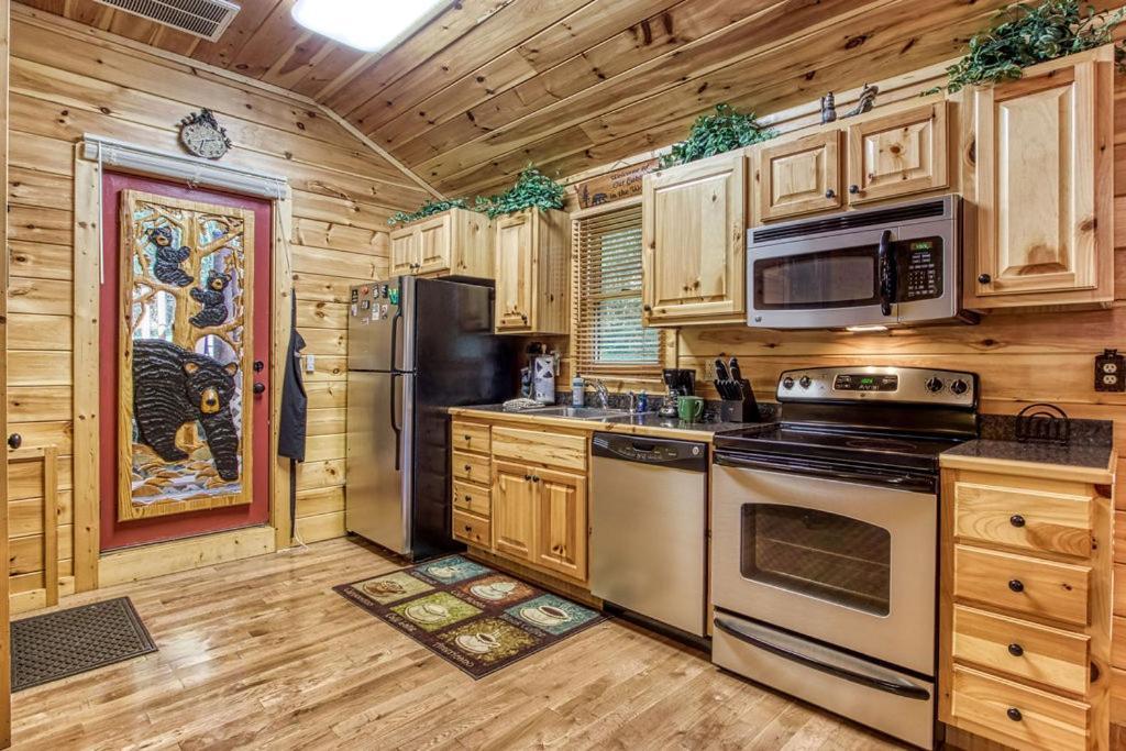 Papa Bear, Hot Tub, Wifi, 1089 Free Tickets Each Paid Day, Dollywood And More Sevierville Exterior foto