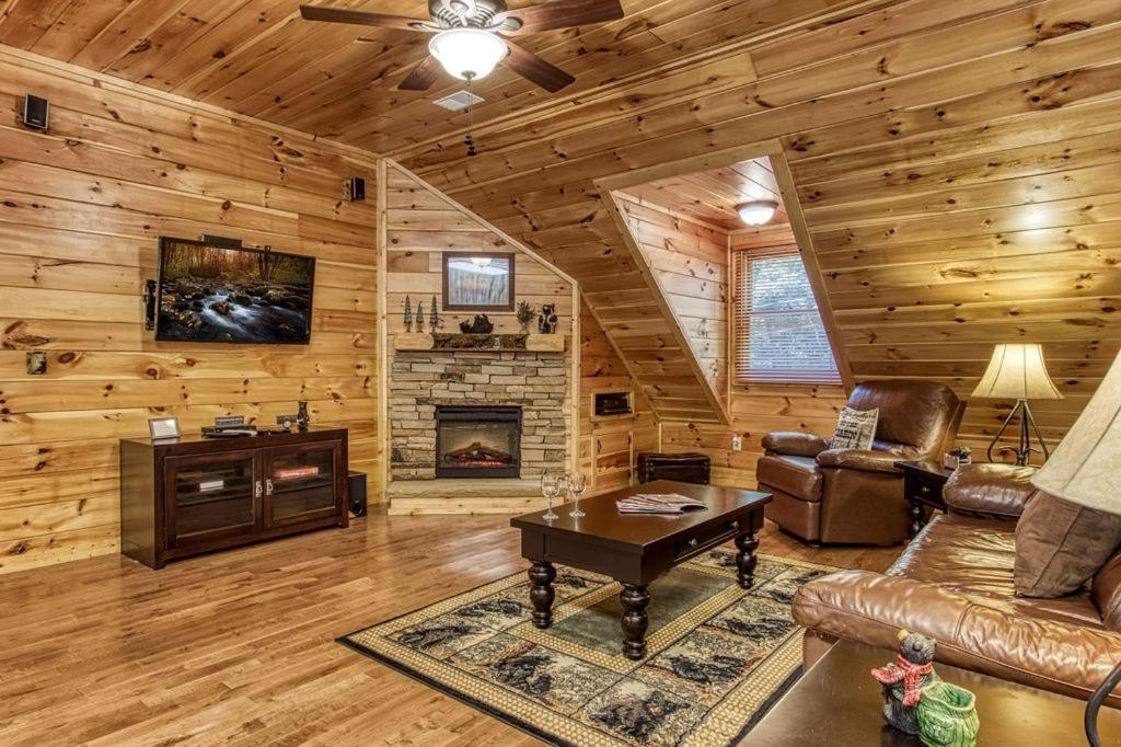 Papa Bear, Hot Tub, Wifi, 1089 Free Tickets Each Paid Day, Dollywood And More Sevierville Exterior foto