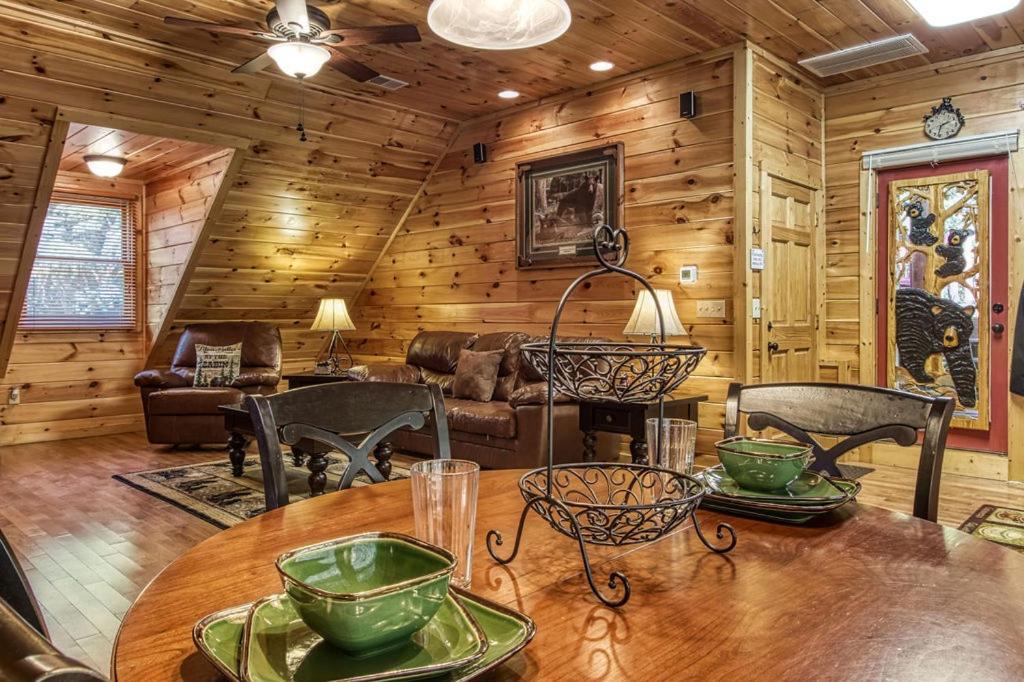 Papa Bear, Hot Tub, Wifi, 1089 Free Tickets Each Paid Day, Dollywood And More Sevierville Exterior foto
